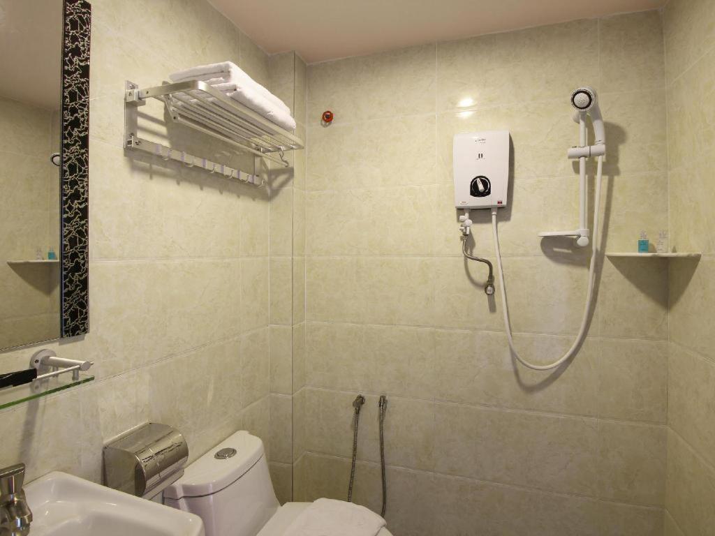 Hotel Zamburger Grand City Малакка Экстерьер фото